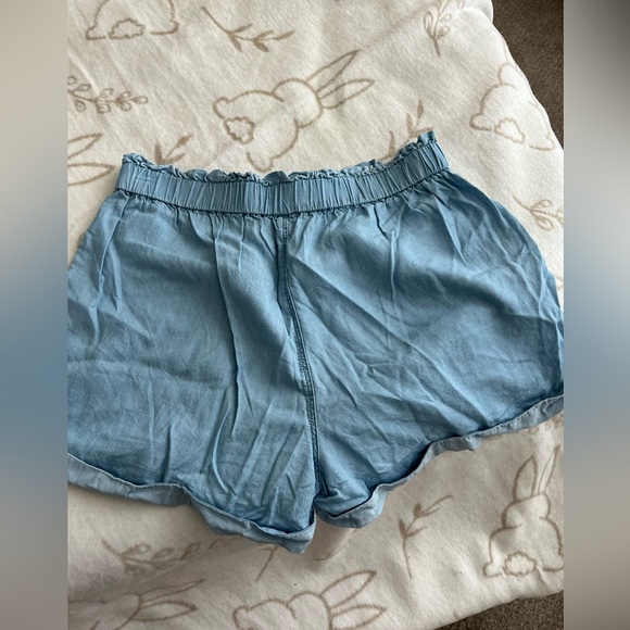 Stretchy shorts - Picture 2 of 3